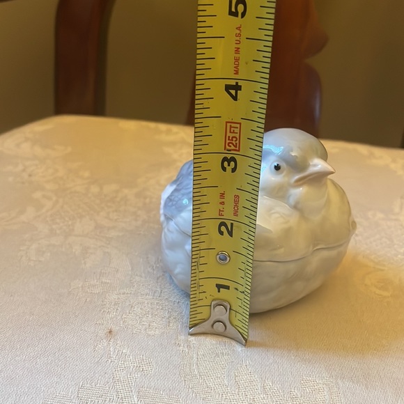 Vintage Otagiri Japan crabby sparrow trinket box, gray and white feathers, EUC - Picture 9 of 11